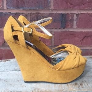 Qupid wedge sandals